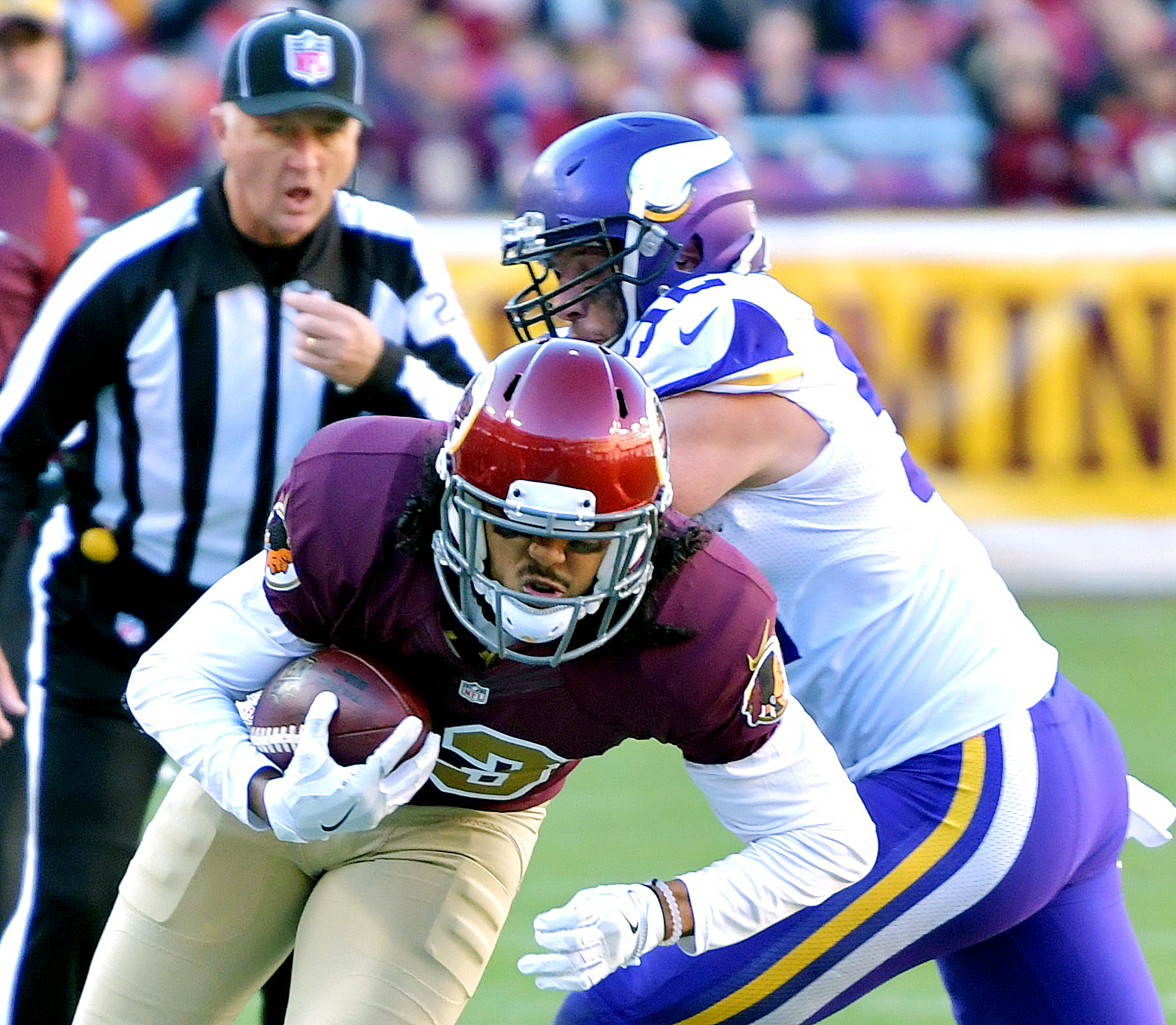 Washington Redskins wide receiver Maurice Harris slips away from Minnesota Vikings linebacker Chad Greenway during the Redskins' 26-20 win at FedEx Field in Landover, Maryland, on Sunday, Nov. 13. /Photo by John E. De Freitas