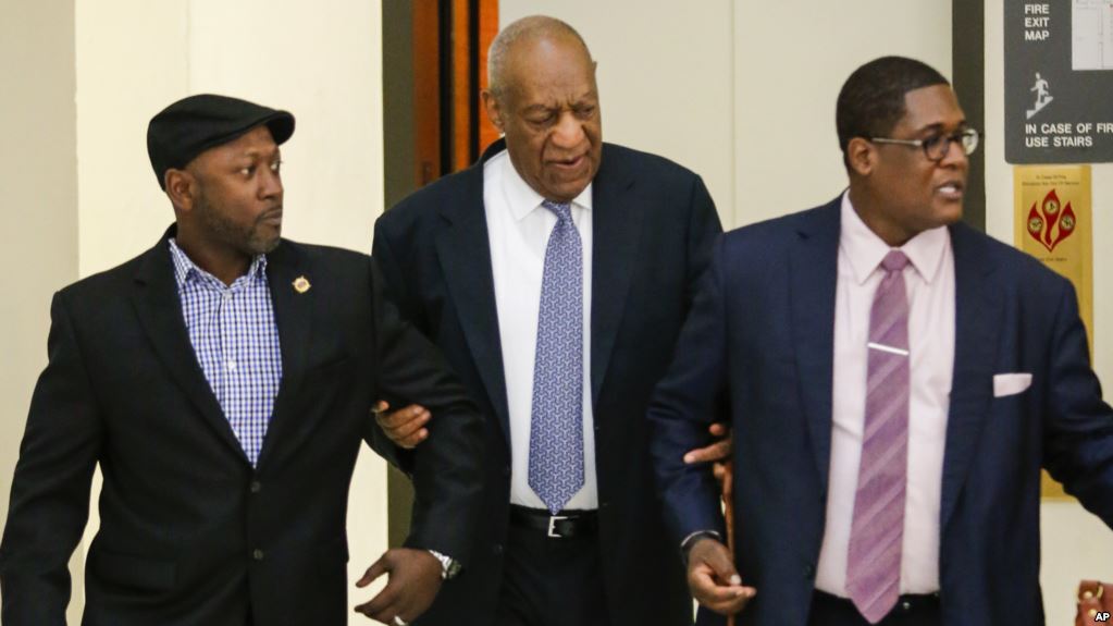Actor Bill Cosby (center), accompanied by comedian Joe Torry (left) and publicist Andrew Wyatt, arrives at the Montgomery County Courthouse in Norristown, Pennsylvania, for the fourth day of his sexual assault trial on June 8, 2017. (Pool photo)