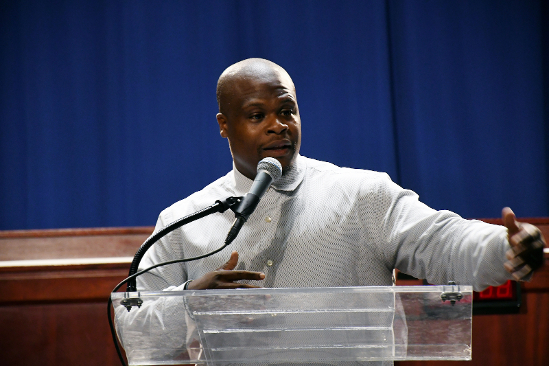 Kenneil Cole speaks at the Right Direction Awards ceremony in D.C. on Aug. 10. (Roy Lewis/The Washington Informer)
