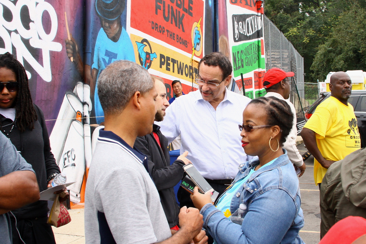 D.C. Council member Vincent Gray (Ward 7) talks with event organizers, speakers, and supporters of the DC Greens Grocery Walk in Southeast on Oct. 14. (E Watson/EDI Photo)