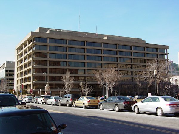 The Jackson Graham Building, home of the Washington Metropolitan Area Transit Authority (Courtesy of Ben Schumin via Wikimedia Commons)