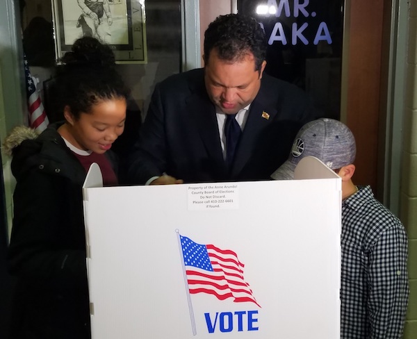 Maryland gubernatorial candidate Ben Jealous reviews a ballot with daughter Morgan and nephew Jaden Parrish at Lake Shore Elementary School in Pasadena on Nov. 6, Election Day. (William J. Ford/The Washington Informer)