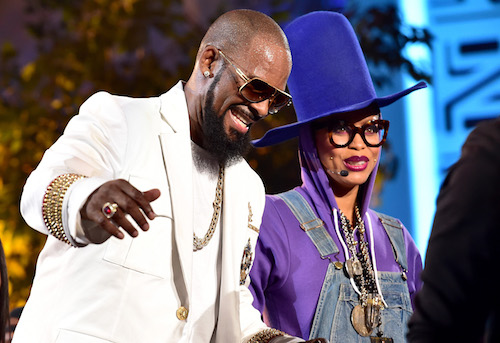 Recording artists R. Kelly (left) and Erykah Badu performs onstage during the Soul Train line finale at the 2015 Soul Train Music Awards at the Orleans Arena on Nov. 6, 2015 in Las Vegas. (Paras Griffin/BET/Getty Images for BET)