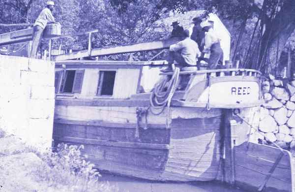 African-American barge workers navigating the canals of Georgetown (Courtesy photo)