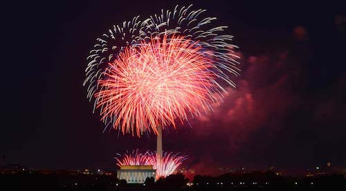Fireworks light up the D.C. sky over the Lincoln Memorial. (John Sonderman/Destinations DC)