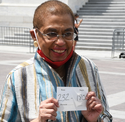 D.C. Del. Eleanor Holmes Norton holds a sign showing the winning vote on a D.C. statehood bill in front of the U.S. Capitol. (Roy Lewis/Washington Informer)