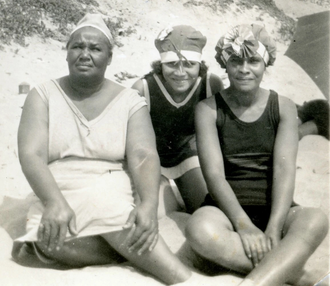 Willa Bruce (left) with her daughter-in-law and her sister in Manhattan Beach in the 1920s (Courtesy of California African American Museum, Alison Rose Jefferson via lacounty.gov)