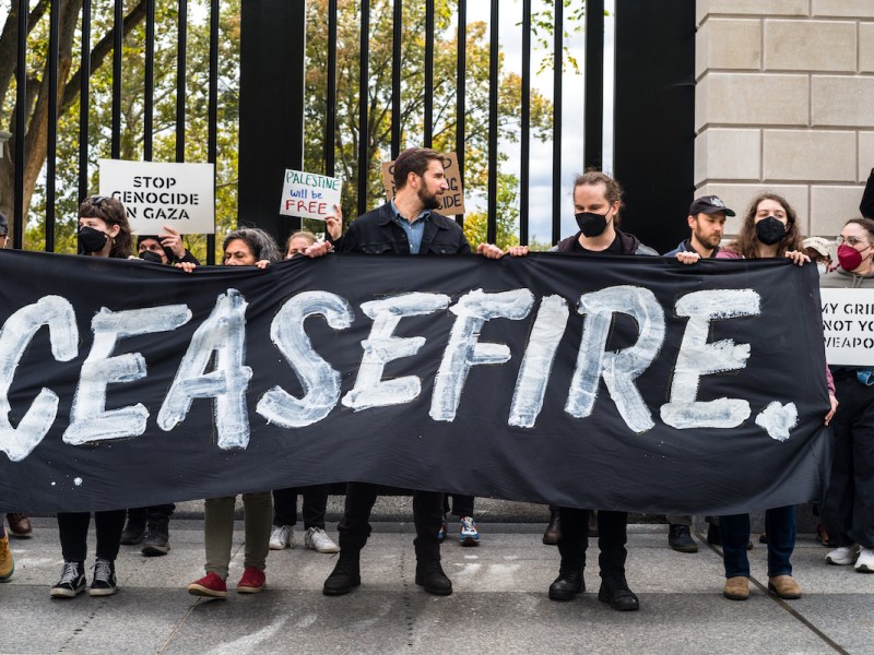 Cease-fire protests in front of the White House during the Israeli-Palestinian conflict (Shedrick Pelt @sdotpdotmedia/The Washington Informer)