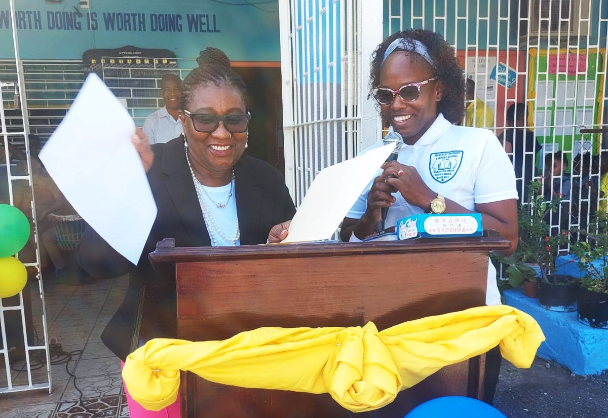 Jamaican-born Mayor of Barking and Dagenham in the United Kingdom (UK), Councillor Donna Lumsden (left), is introduced by Shanika Battiste, a teacher at Maverley Primary School in St. Andrew, before addressing students. (Courtesy photo)
