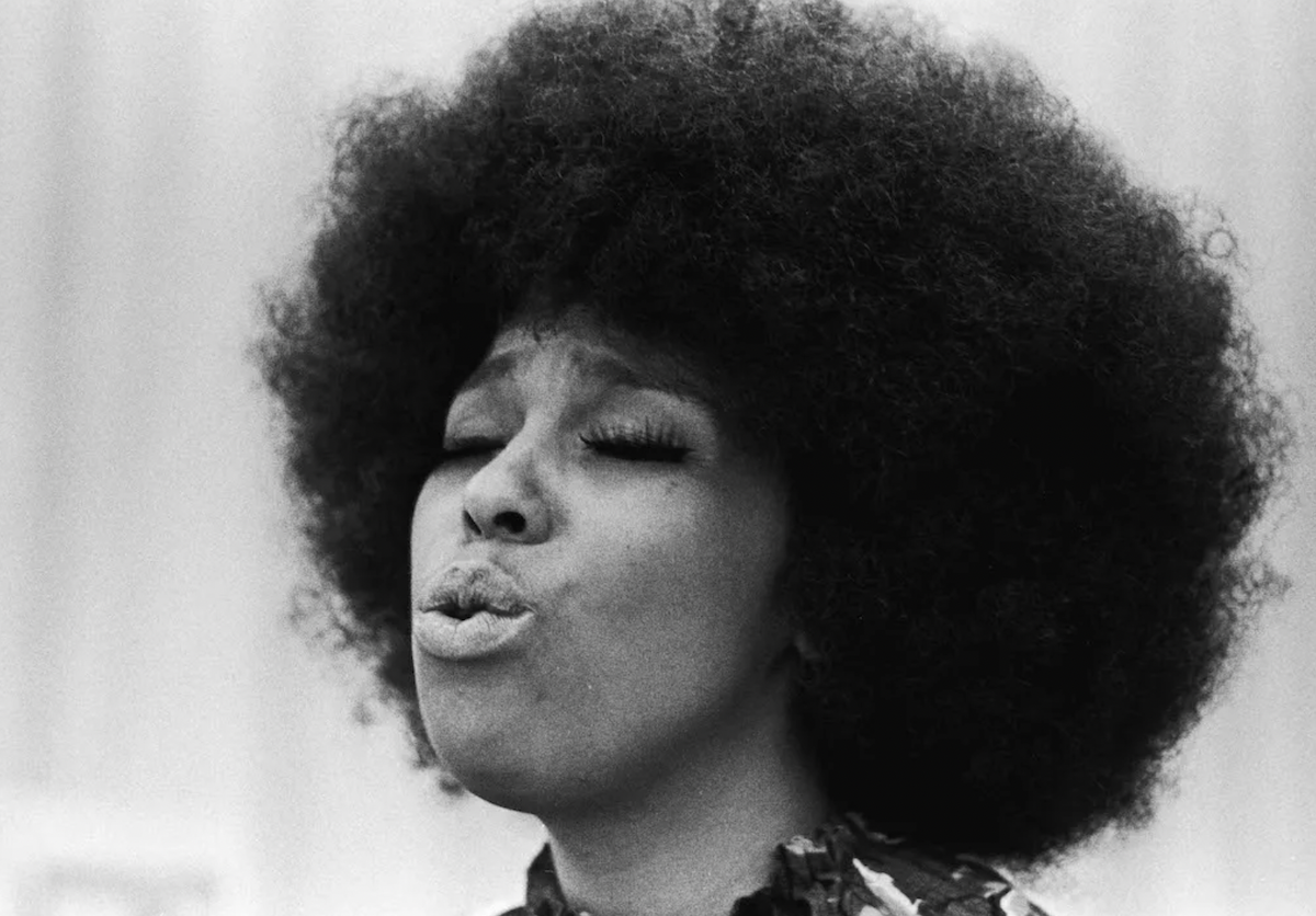 Music and education formed Roberta Flack into the celebrated singer, pianist, and educator she is today. (Courtesy of Warner Music Group)