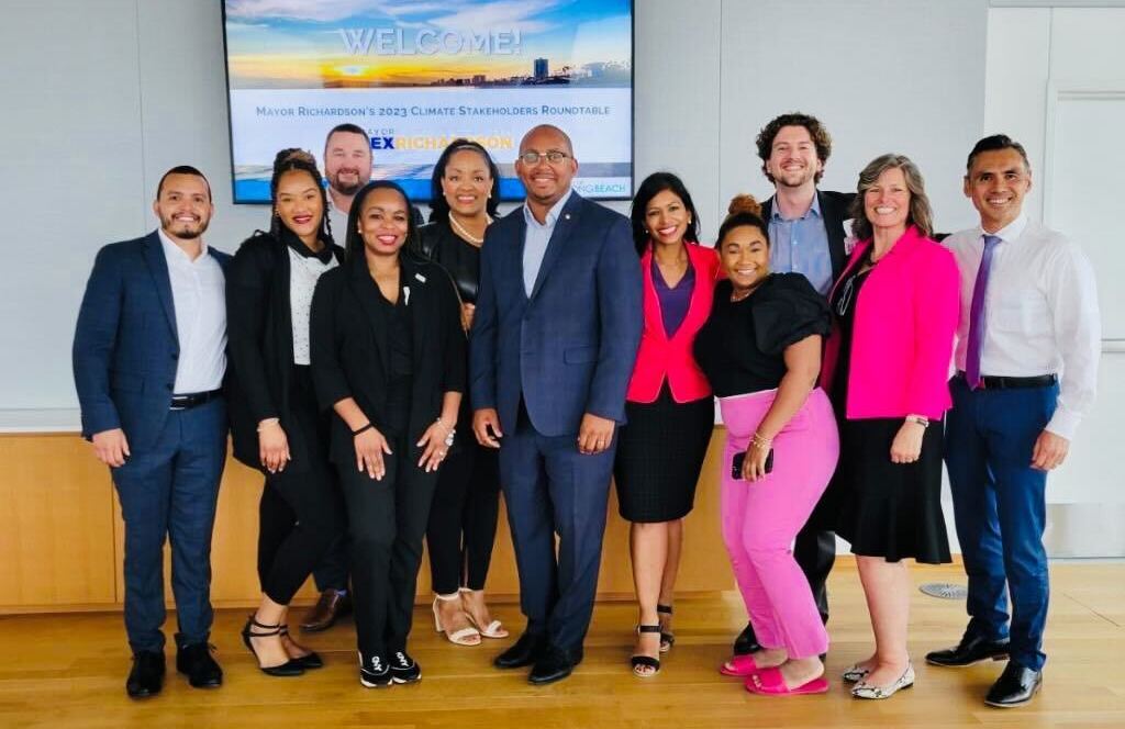 Dionne and EDF’s Office of Community Engagement pose with Mayor Rex Richardson after hosting a Climate Roundtable event in Long Beach, California