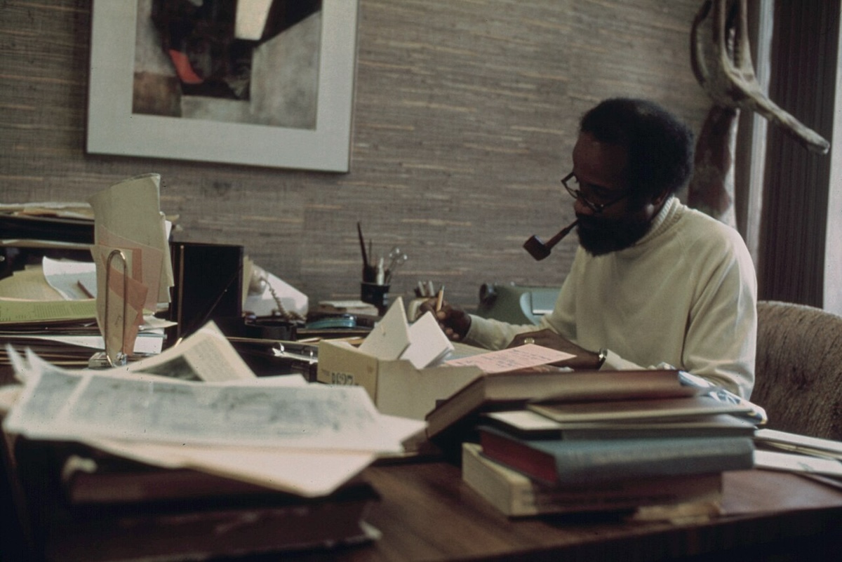 **FILE** Lerone Bennett in Chicago in 1973 (John H. White via Wikimedia Commons)